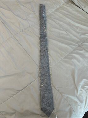 NWT The Tie Bar 2.5” Silver Gray Paisley Men's Tie & Pocket Square